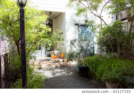 Image of a house with a patio Image of a house with a patio 83127193