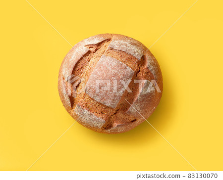 freshly baked bread 83130070