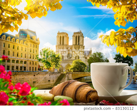 Coffee and Notre Dame Coffee and Notre Dame 83130112