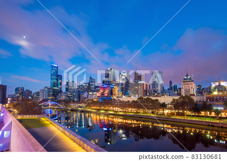 Melbourne city skyline at twilight 83130681