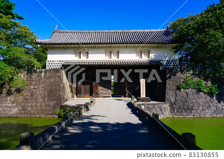 From the clear Shibata Castle Ruins Park to the front gate of Shibata Castle Honmaru (Shibata City, Niigata Prefecture) 83130855