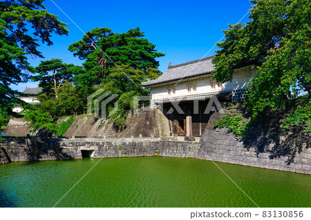 從清澈的柴田城跡公園到柴田城本丸的正門（新潟縣柴田市） 83130856
