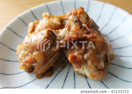 Freshly boiled chicken, simmered chicken wings, chicken dish Freshly boiled chicken, simmered chicken wings, chicken dish 83131572