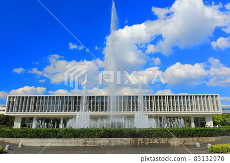 [Hiroshima Prefecture] Hiroshima Peace Memorial Museum Main Building under sunny weather 83132970