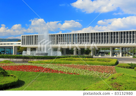 [Hiroshima Prefecture] Hiroshima Peace Memorial Museum Main Building under sunny weather 83132980