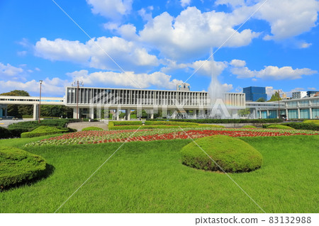 [Hiroshima Prefecture] Hiroshima Peace Memorial Museum Main Building under sunny weather 83132988