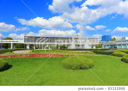 [Hiroshima Prefecture] Hiroshima Peace Memorial Museum Main Building under sunny weather 83132998