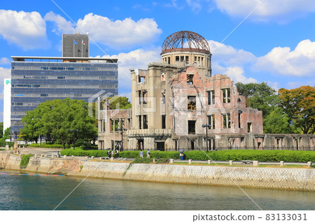 [Hiroshima Prefecture] Atomic Bomb Dome under sunny weather and Hiroshima Chamber of Commerce 83133031