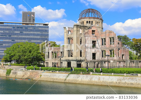 [Hiroshima Prefecture] Atomic Bomb Dome under sunny weather and Hiroshima Chamber of Commerce 83133036