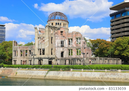 [Hiroshima Prefecture] Atomic Bomb Dome under sunny weather 83133039