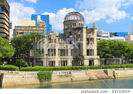 [Hiroshima Prefecture] Atomic Bomb Dome under sunny weather 83133054