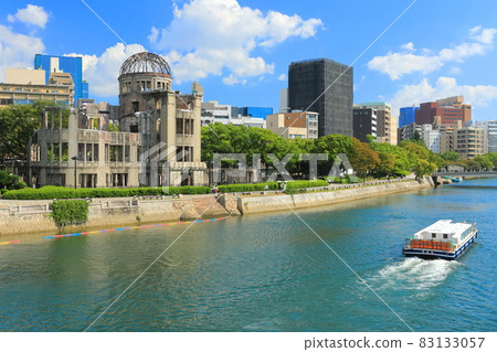 [Hiroshima Prefecture] Atomic Bomb Dome and Tour Boat in sunny weather 83133057