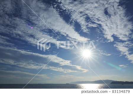 初秋傍晚的天空和高高的雲彩 初秋傍晚的天空和高高的雲彩 83134879