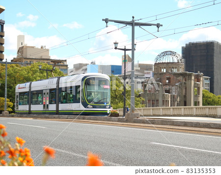 Hiroshima Electric Railway and trams running in Hiroshima City 83135353