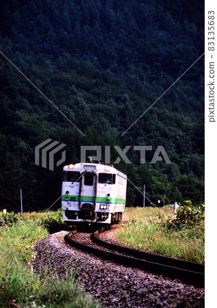 1998年在石北本線運行的Kiha 40系列單列列車 83135683