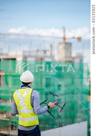 Asian engineer man using drone for site survey 83135925