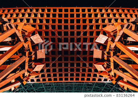 Night view in front of Kanazawa station 83136264