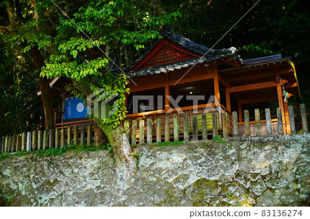 A shrine A shrine 83136274