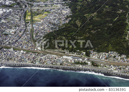 東海道線Kozu站附近的鳥瞰圖 83136391