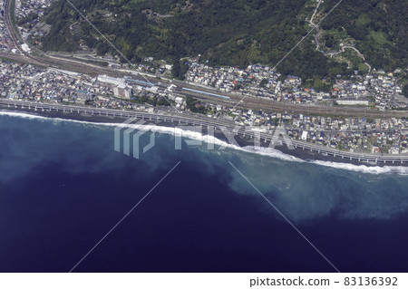 Aerial view of the vicinity of Kouzu Station on the Tokaido Line 83136392