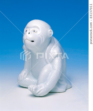 Twelve antiques 83137011