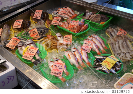 Fresh fish sold at the market on the Noto Peninsula 83139735