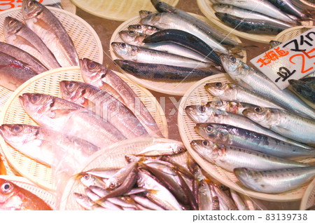 Fresh fish sold at the market on the Noto Peninsula 83139738