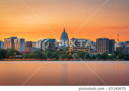 Madison, Wisconsin, USA downtown Skyline on Lake Monona. 83140676