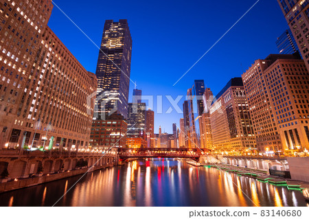 Chicago, Illinois, USA Cityscape on the River 83140680