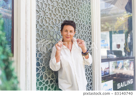 business woman smile and holds on to the neck 83140740