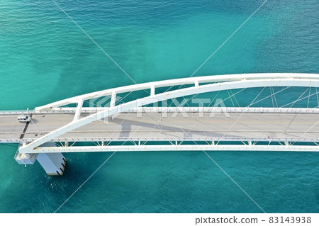 沖繩的藍色大海（瀨底島/瀨底大橋） 83143938