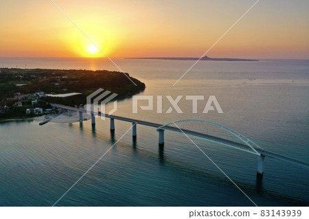 Sunset over the sea of Okinawa (Sesoko Island, Sesoko Bridge, Ie Island) 83143939