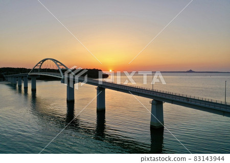 Sunset over the sea of Okinawa (Sesoko Island, Sesoko Bridge, Ie Island) 83143944