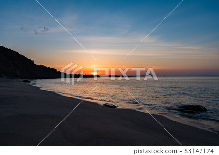 野崎島長崎海上日出 83147174