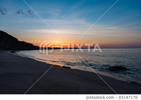 野崎島長崎海上日出 83147176