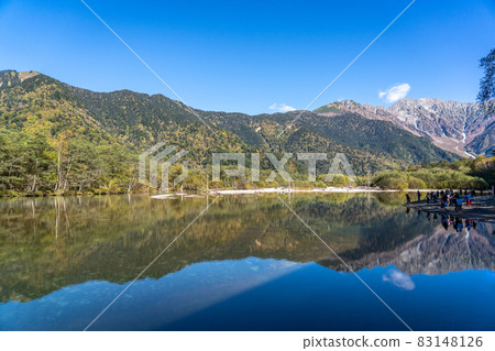 秋天的上高地周邊景色 83148126