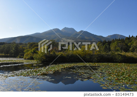 代表妙高的觀光景點：秋天的妙高山和伊森池 83149473