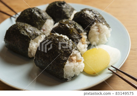 Plum, salmon, dried bonito rice balls Plum, salmon, dried bonito rice balls 83149575