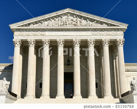美國/聯邦最高法院，藍天。前面，法律面前人人平等。 83150788