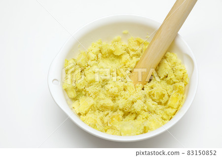 Crush sweet potatoes Crush sweet potatoes 83150852