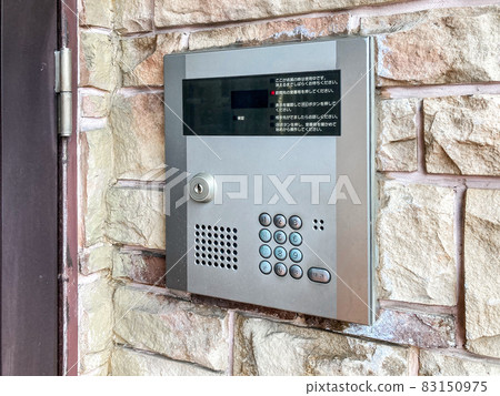 Image of auto lock in an apartment 83150975