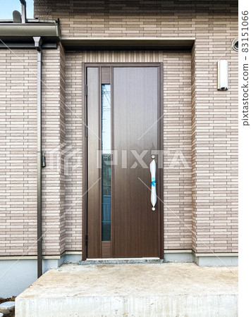 Around the entrance of a newly built single-family house Around the entrance of a newly built single-family house 83151066
