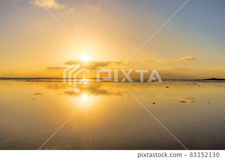 Tenjinzaki water mirror and sunset 83152130