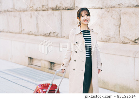 A woman who travels 83152514