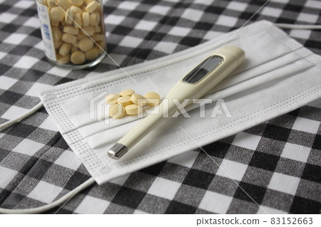溫度計和藥丸 溫度計和藥丸 83152663