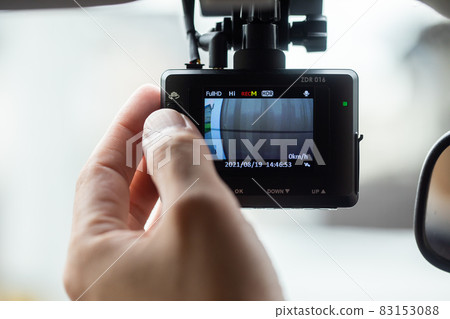 A person pointing at a drive recorder 83153088