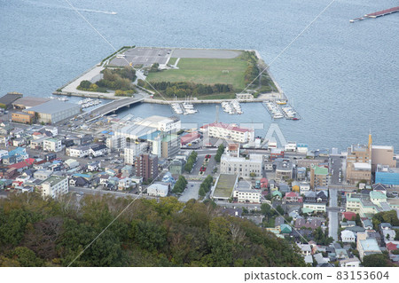 A tram taken from a bird's-eye view from Mt. Hakodate Observatory (5 lines of Hakodate Dock) A tram taken from a bird's-eye view from Mt. Hakodate Observatory (5 lines of Hakodate Dock) 83153604