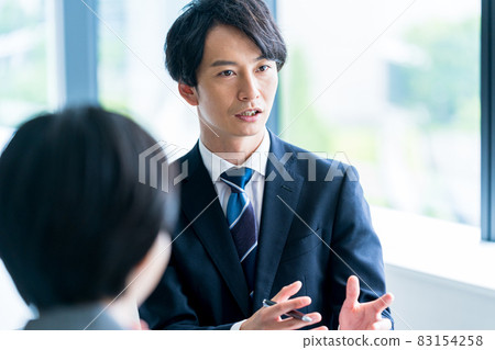 "LINK FOREST", a photograph cooperation for businessmen who have business talks in the office 83154258