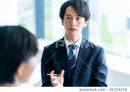 “LINK FOREST”，辦公室商務洽談的商務人士合影 83154259