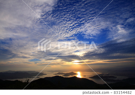 黃昏時從江戶山眺望瀨戶內海 83154482